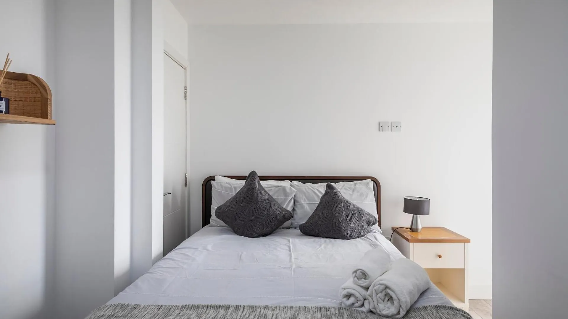 Luxury 3 Bed Apartment- Large Balcony With Seaviews Bournemouth Apartment