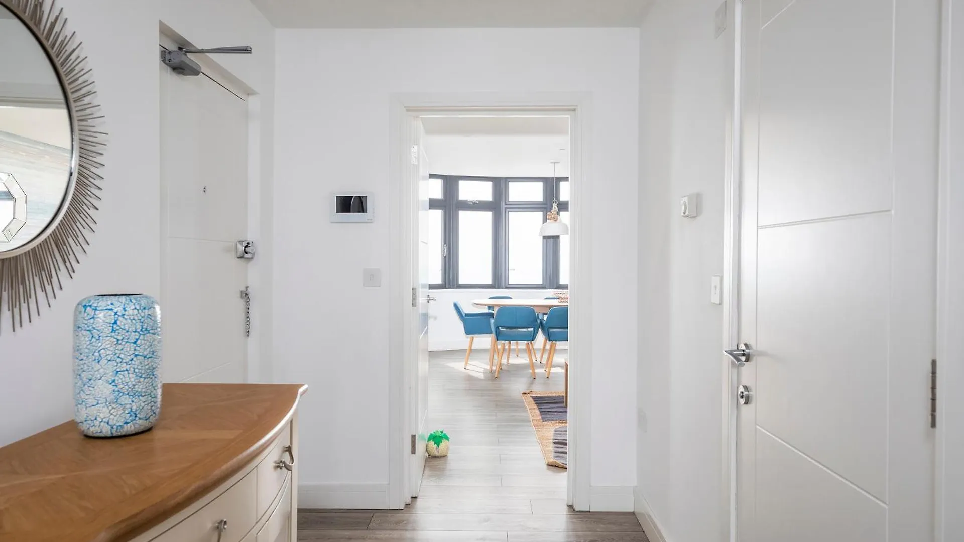 Luxury 3 Bed Apartment- Large Balcony With Seaviews Bournemouth Apartment