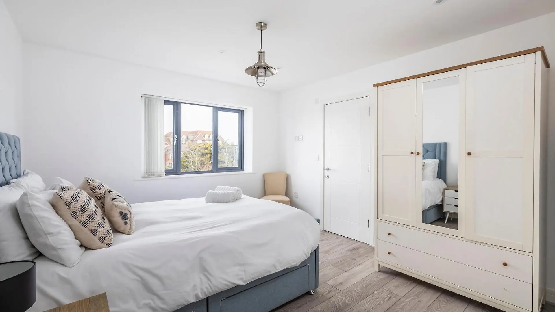 Luxury 3 Bed Apartment- Large Balcony With Seaviews Bournemouth 0*,
