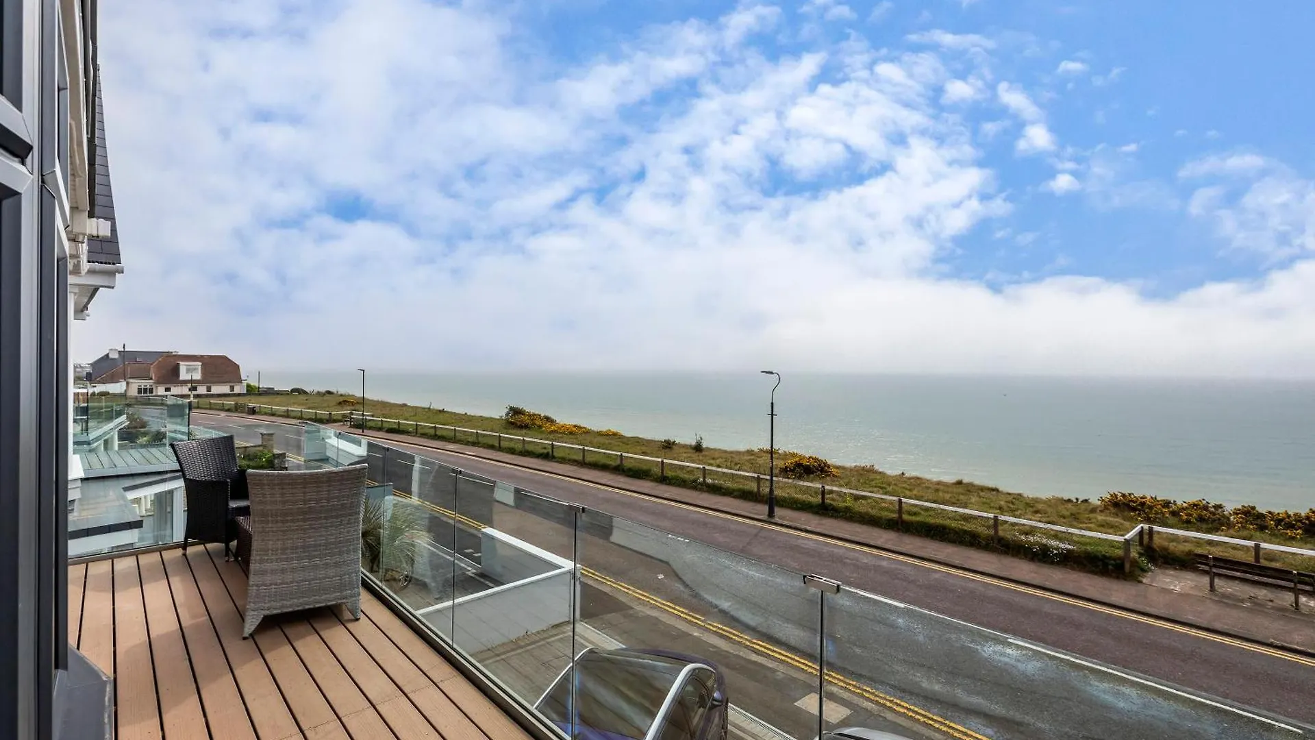 Luxury 3 Bed Apartment- Large Balcony With Seaviews Bournemouth Apartment