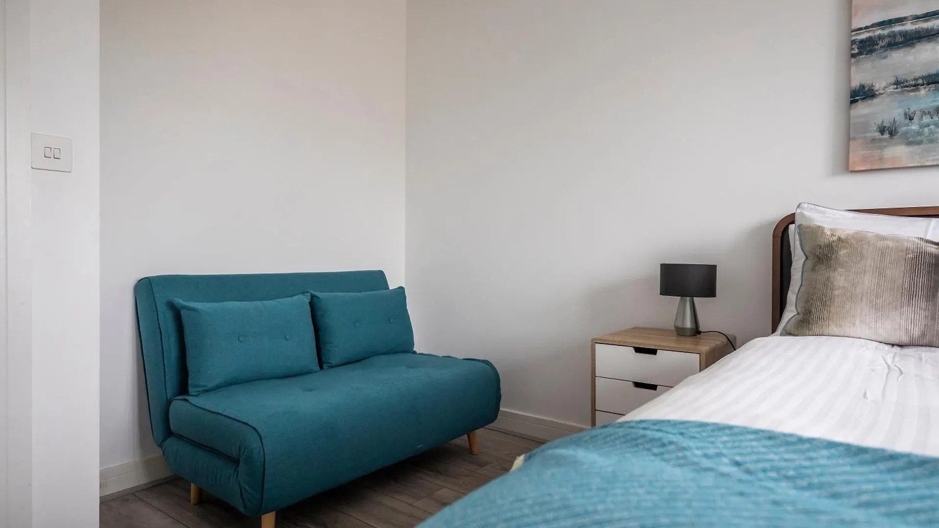 Luxury 3 Bed Apartment- Large Balcony With Seaviews Bournemouth