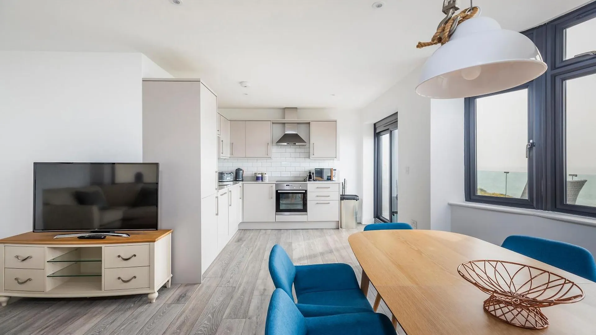 Luxury 3 Bed Apartment- Large Balcony With Seaviews Bournemouth