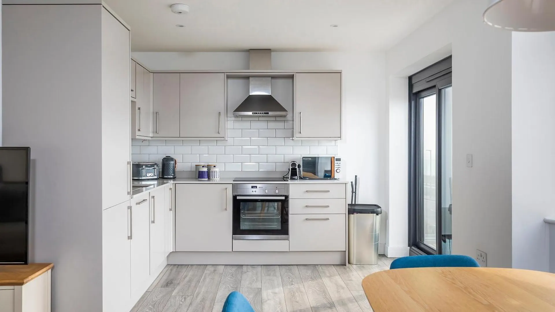Luxury 3 Bed Apartment- Large Balcony With Seaviews Bournemouth Apartment