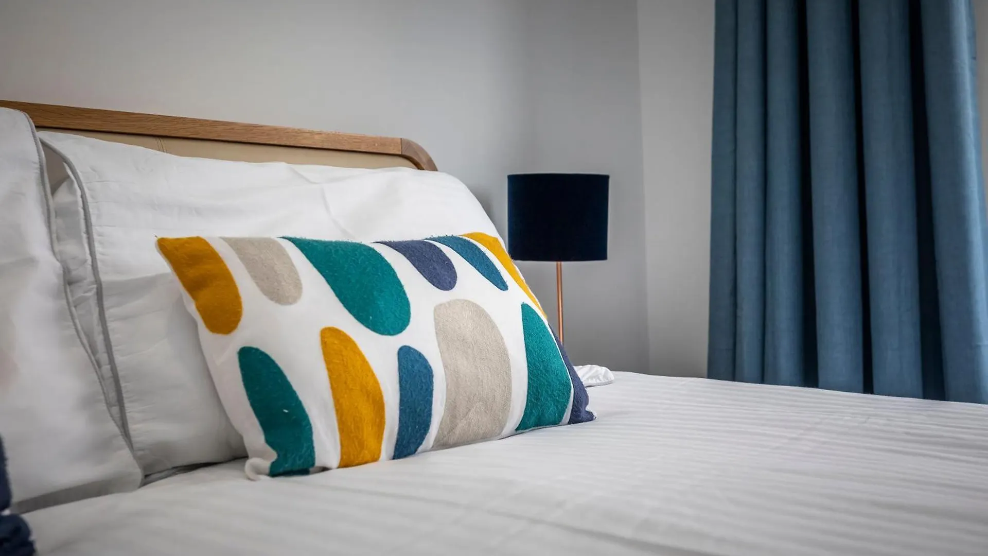 Luxury 3 Bed Apartment- Large Balcony With Seaviews Bournemouth Apartment