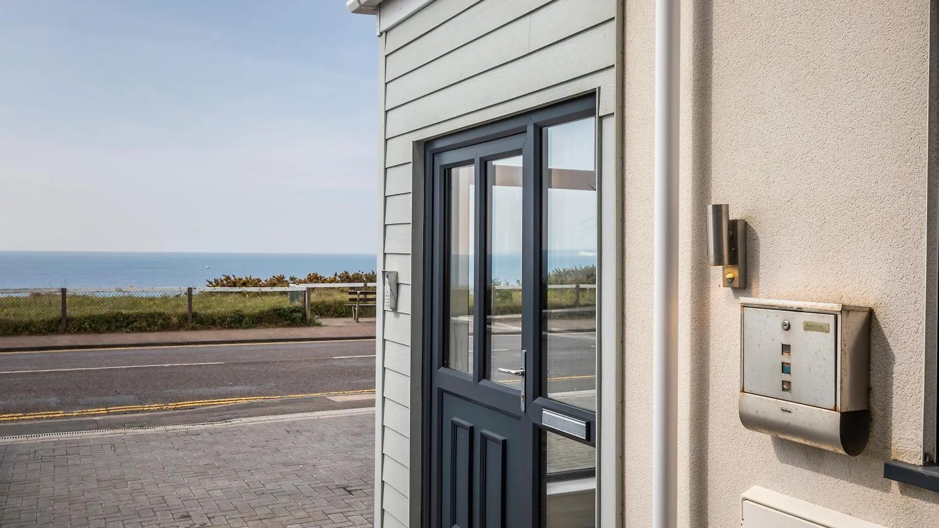 Luxury 3 Bed Apartment- Large Balcony With Seaviews Bournemouth