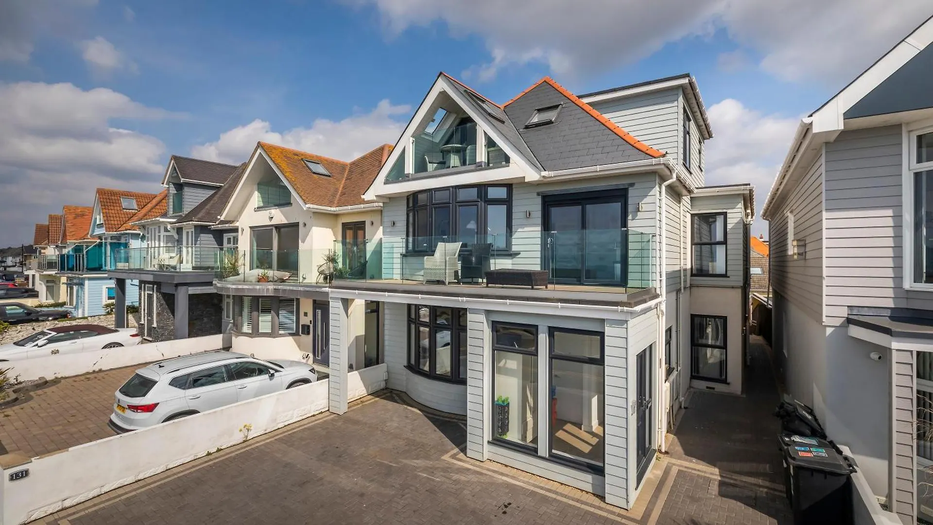Luxury 3 Bed Apartment- Large Balcony With Seaviews Bournemouth