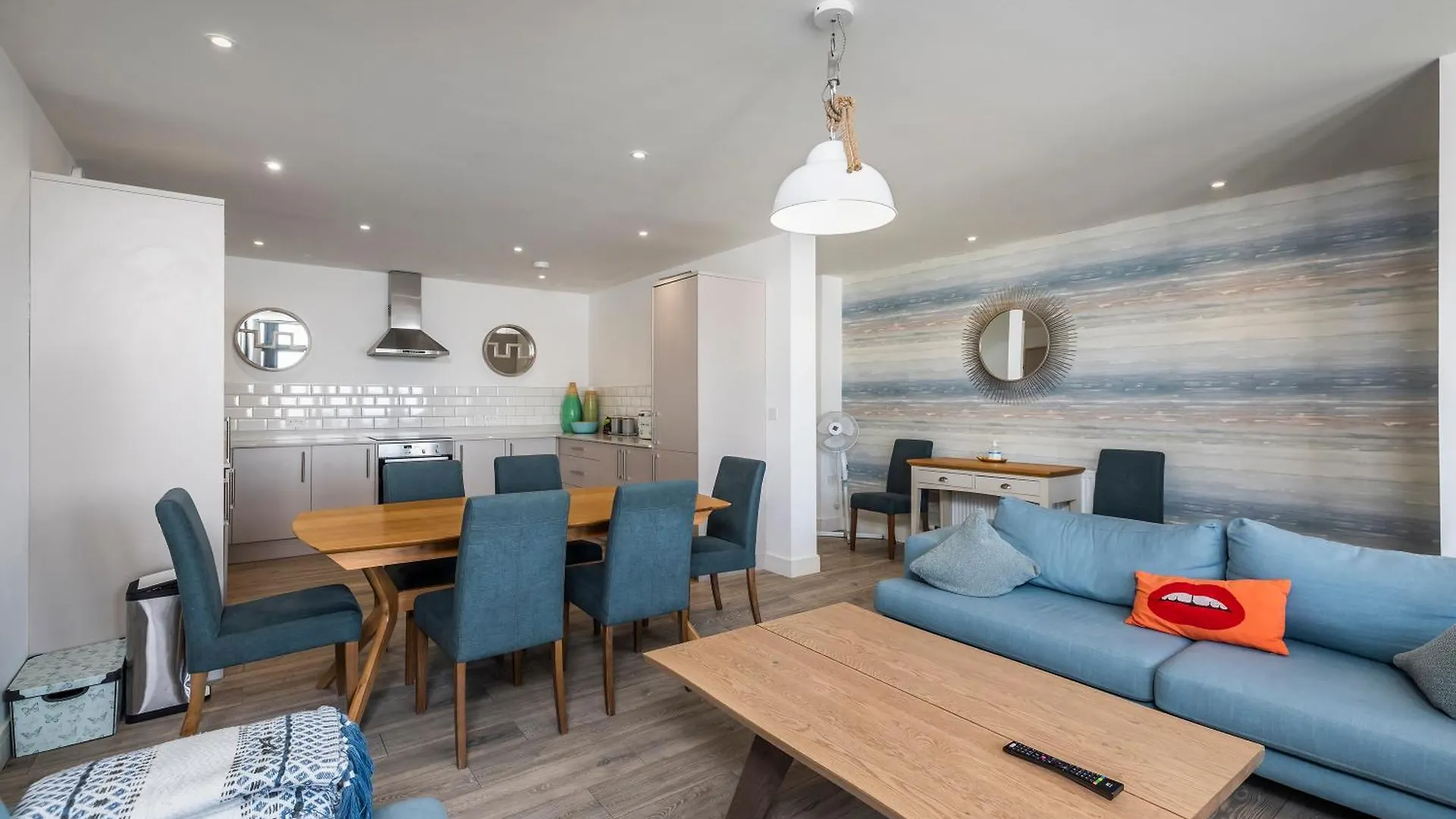 Luxury 3 Bed Apartment- Large Balcony With Seaviews Bournemouth 0*,