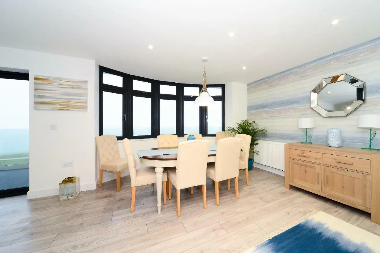 Luxury 3 Bed Apartment- Large Balcony With Seaviews Bournemouth