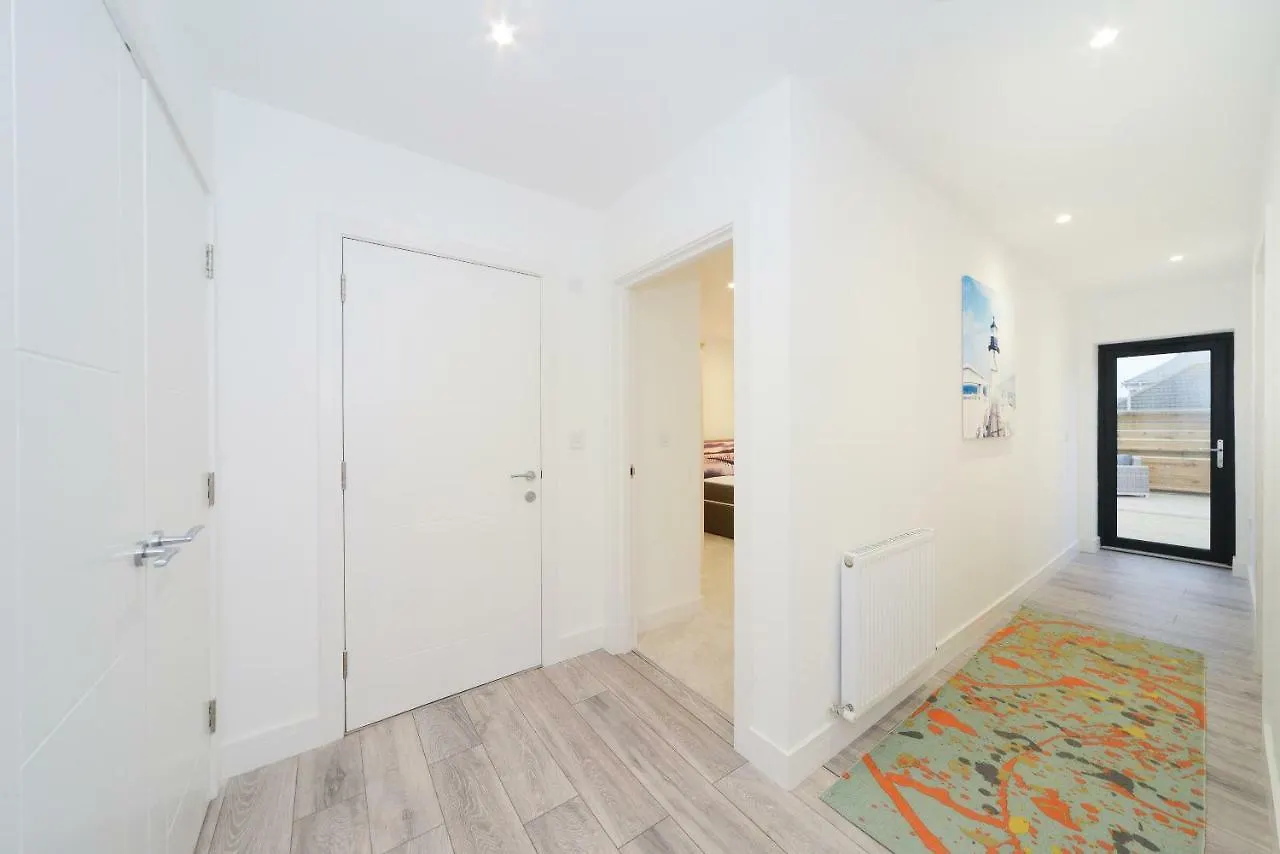 Luxury 3 Bed Apartment- Large Balcony With Seaviews Bournemouth